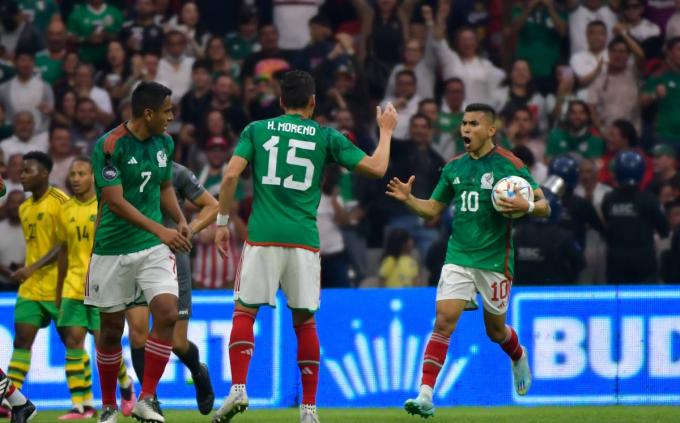 Orbelín Pineda celebra su gol con México (Foto: MedioTiempo).