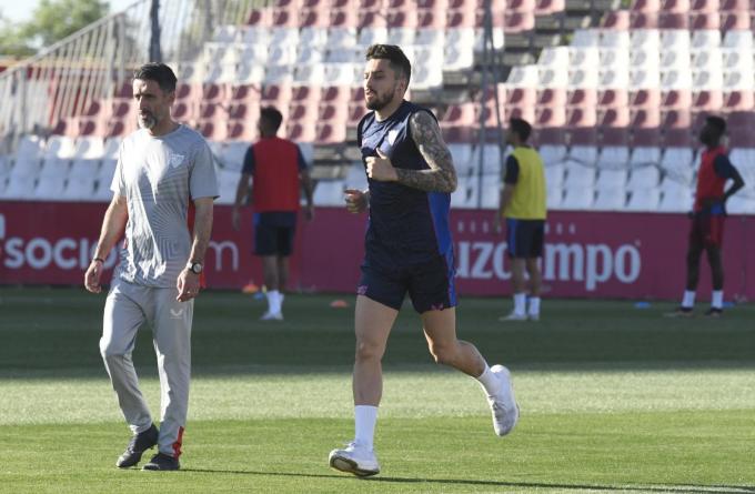 Telles, en el entrenamiento (Foto: Kiko Hurtado)