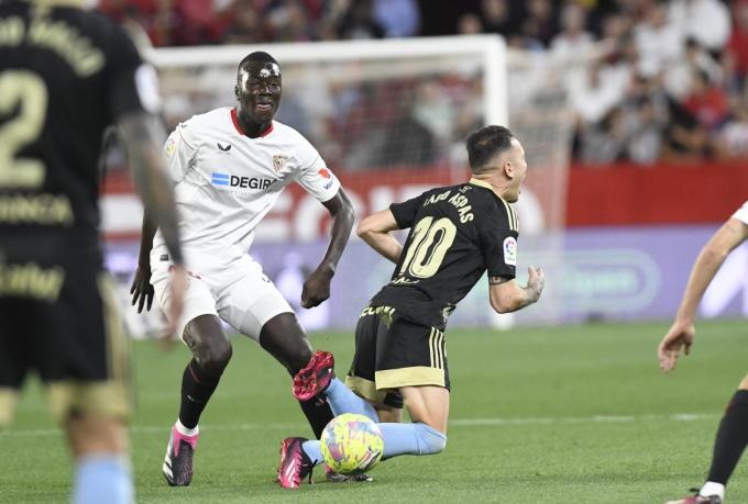 Gueye, expulsado ante el Celta (Foto: Kiko Hurtado).