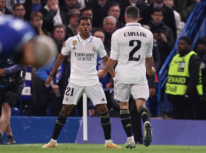 Rodrygo celebra el 0-1 a lo Cristiano Ronaldo en el Chelsea-Real Madrid (FOTO: Cordón Press).