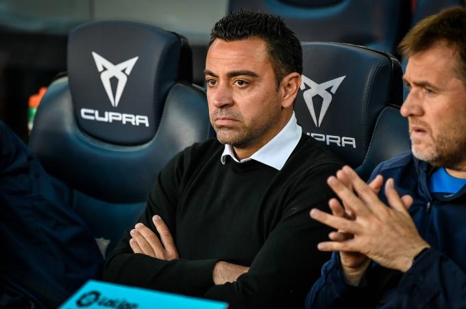 Xavi Hernández, en el banquillo del Camp Nou (Foto: Cordon Press).