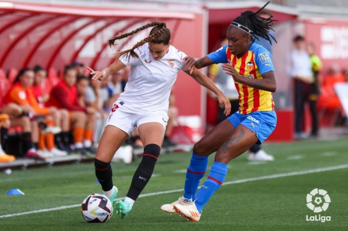 Imagen del partido entre el Sevilla Femenino y el Valencia Femenino.