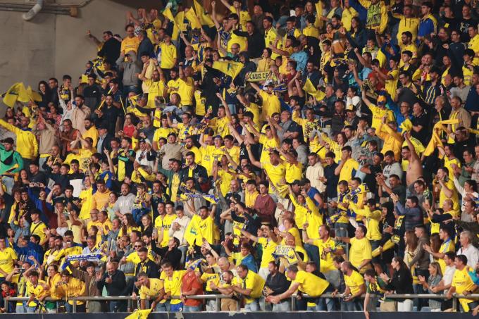 La afición celebra el gol de Bongonda (Foto: Cristo García).