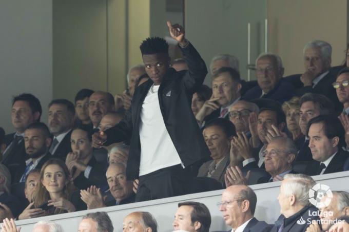 Vinicius agradeciendo el apoyo del Santiago Bernabéu (Foto: LaLiga).