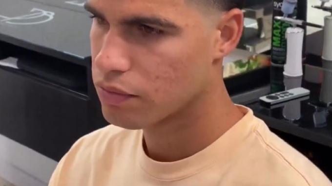 El nuevo look de Carlos Alcaraz para Roland Garros. (Pipebuenobarber)