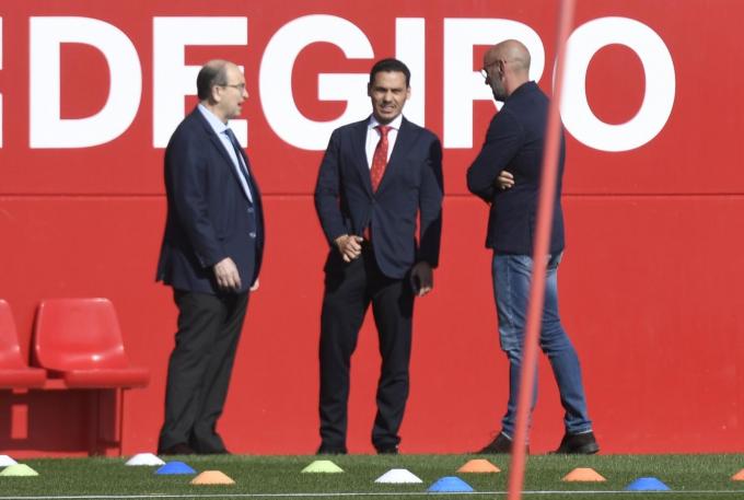 Castro, Del Nido Carrasco y Monchi, en el entrenamiento del Sevilla (Foto: Kiko Hurtado).