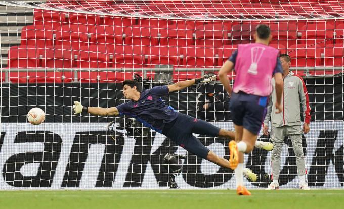 Bono, entrenando en el Puskas Arena (Foto: Cordon Press).