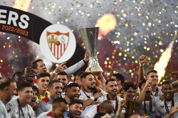El Sevilla celebra la Europa League ganada en Budapest (Foto: Cordon Press).