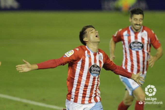 Juanpe celebra un gol con el Lugo. (Foto: LaLiga)