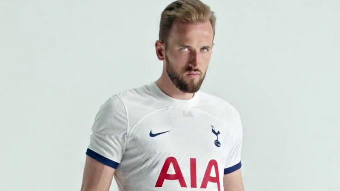 Harry Kane posa con la nueva camiseta del Tottenham. (Redes Sociales)
