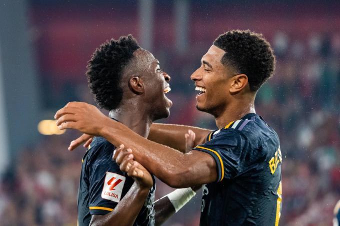 Vinícius y Bellingham celebran un gol en el Almería-Real Madrid (Foto: Cordon Press).