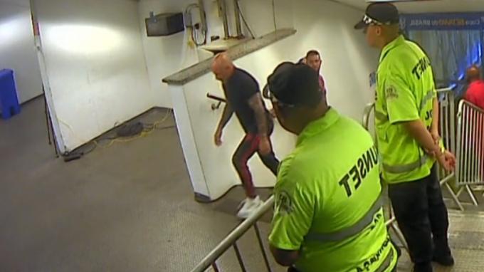 Sampaoli, en el túnel de vestuarios.