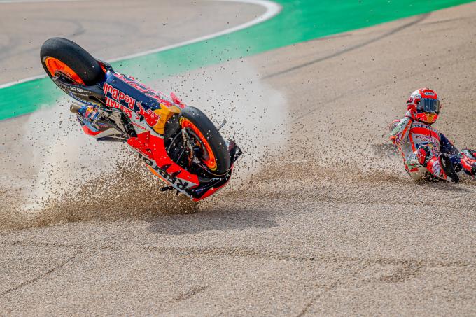 Accidente durante una carrera de MotoGP. (Cordon Press)