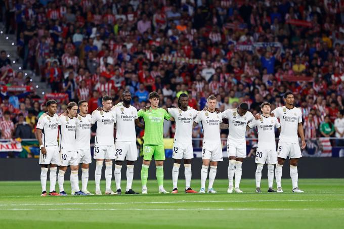 Los jugadores del Real Madrid, antes del derbi ante el Atlético (Foto: EFE).