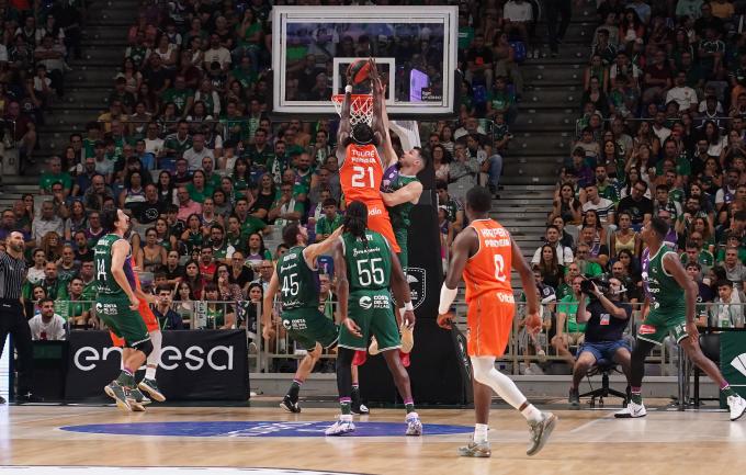 76-82. El Valencia Basket impone su ley física en el Carpena