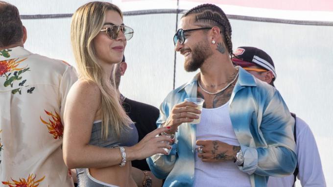 Maluma Su Novia Y El Futuro Bebé ¡felices Los Tres 0565