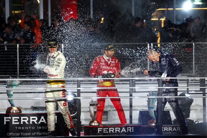Max Verstappen, celebrando en el podio su victoria en Las Vegas (Foto: Cordon Press).