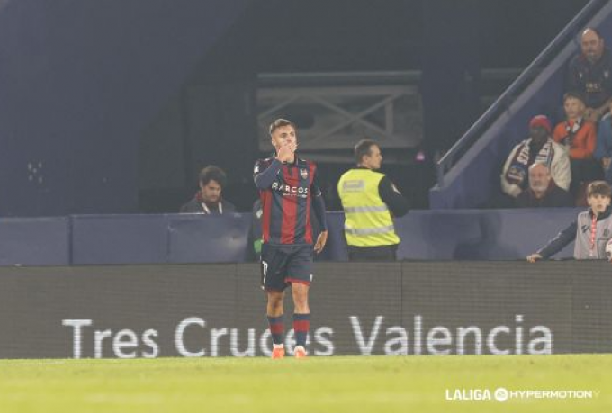 Oscar Clemente se estrena con gol en su vuelta a la titularidad