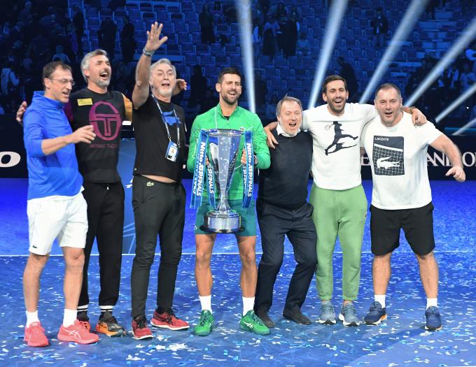 Ivanisevic junto a Djokovic y su equipo en la Copa de Maestros. (Foto: Cordon Press)
