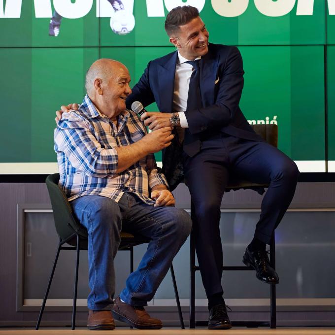 Joaquín Sánchez, junto a su padre Don Aurelio. (Real Betis)