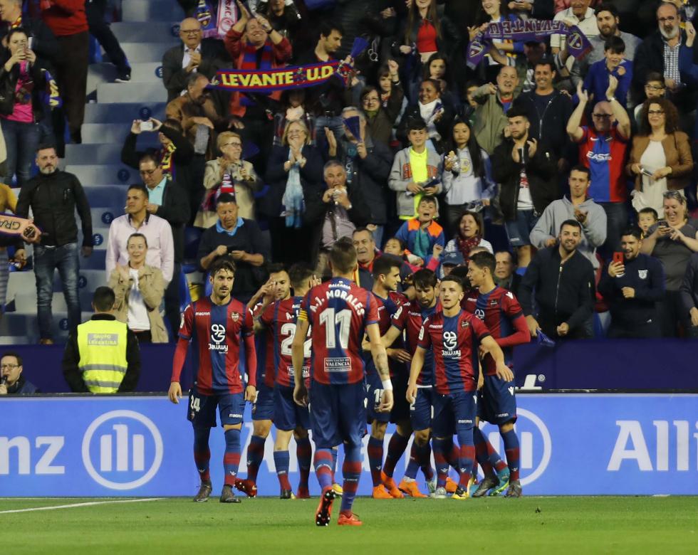 El Levante celebra un gol ante el FC Barcelona en la 2017/2018 (Foto: LaLiga).