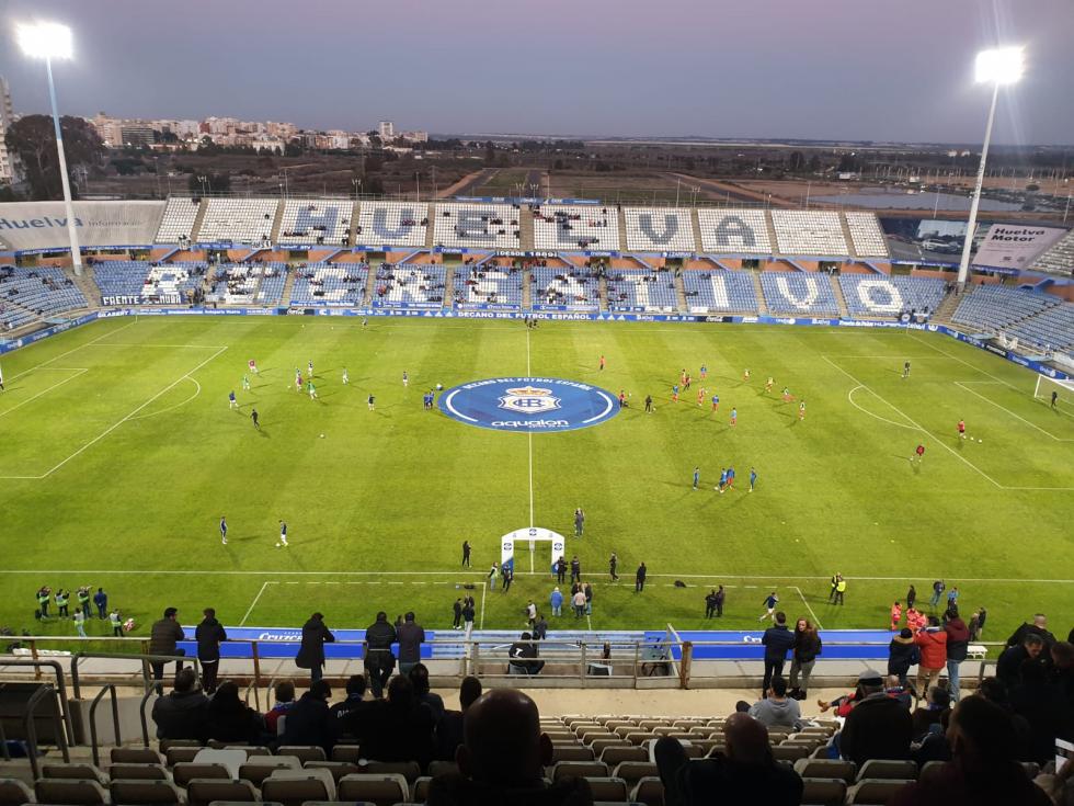 Recreativo y Fuenlabrada calientan sobre el césped del Nuevo Colombino.