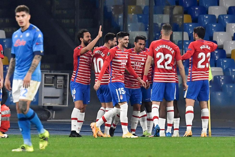 Los jugadores del Granada CF celebran un gol ante el Nápoles (Foto: EFE).