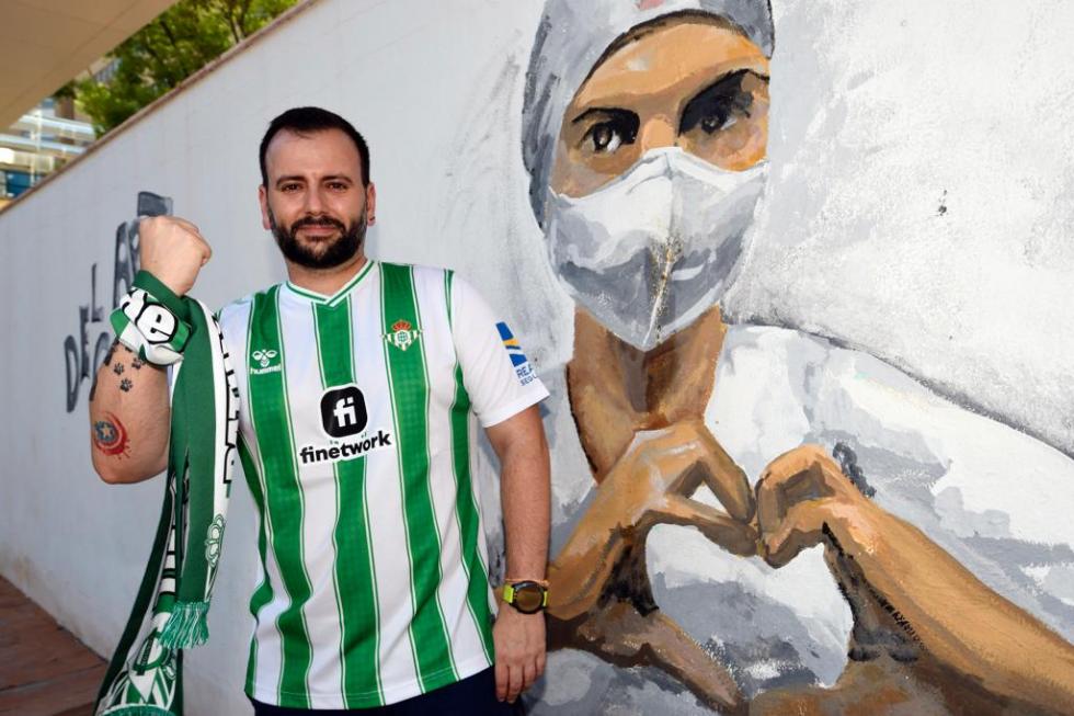Álvaro Carballo es un referente de ayuda para los aficionados del Real Betis (Foto: Kiko Hurtado).