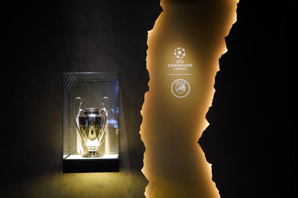 Trofeos de la talla del de la UEFA Champions League también tienen su sitio en LEGENDS.