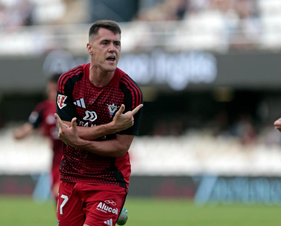 Urko Izeta abrió el marcador en los dos partidos de la semifinal ante el R. Racing Club y ha sido clave para el CD Mirandés (Foto: LALIGA).
