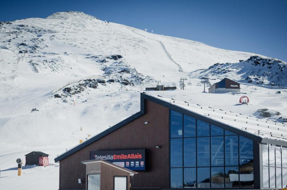 La estación granadina es uno de los referentes económicos de la provincia y de Andalucía (Foto: Carlos Rodríguez).