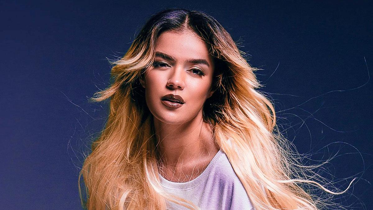 El momento más comprometido de Karol G, ¡junto a Becky G!