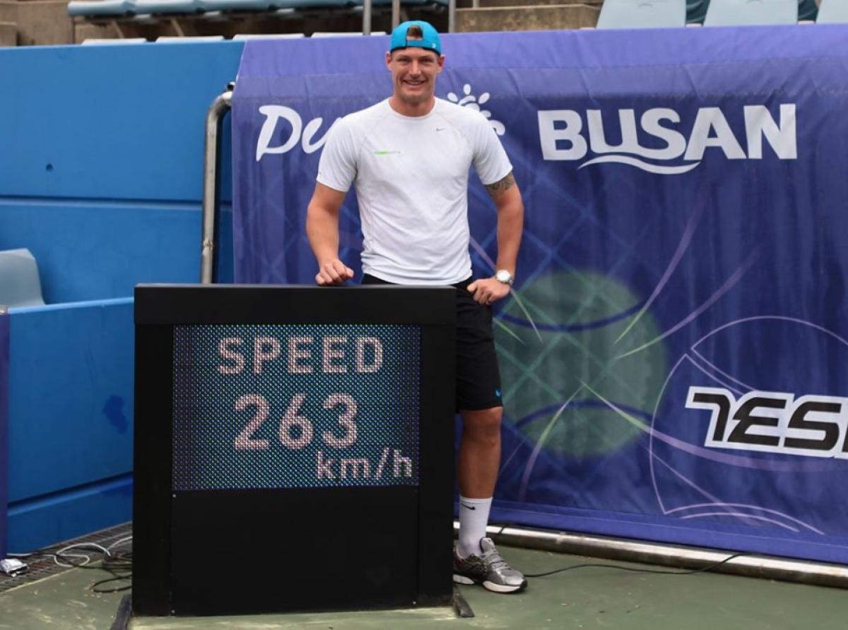 Australiano acerta o saque mais rápido da história do tênis, a 263 km/h