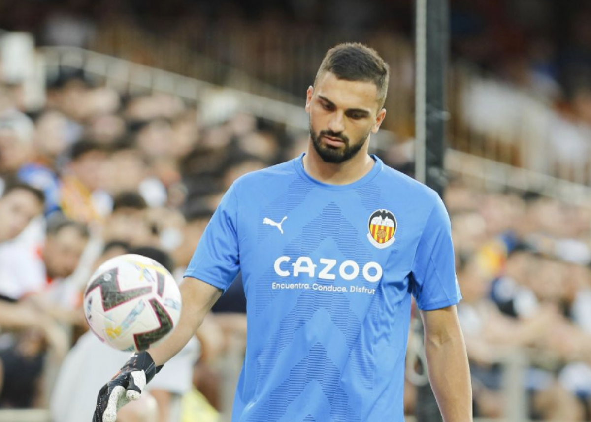 Valencia acha golaço e conta com Mamardashvili para segurar empate com  Barcelona 