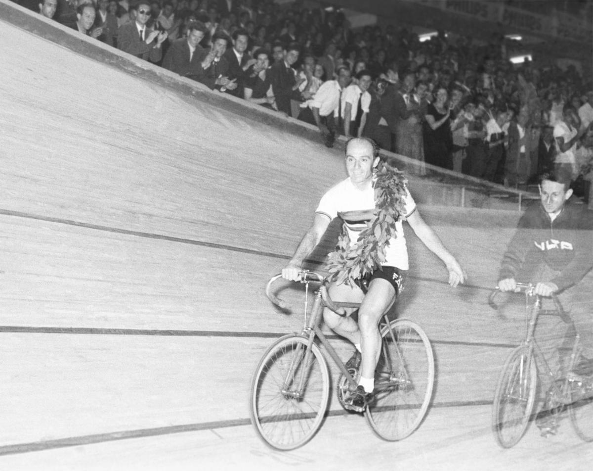 Fallece Guillermo Timoner, leyenda del arcoíris del ciclismo español