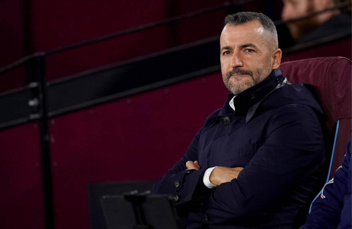 Diego Martínez, eterno deseo del Sevilla, despedido del Olympiakos