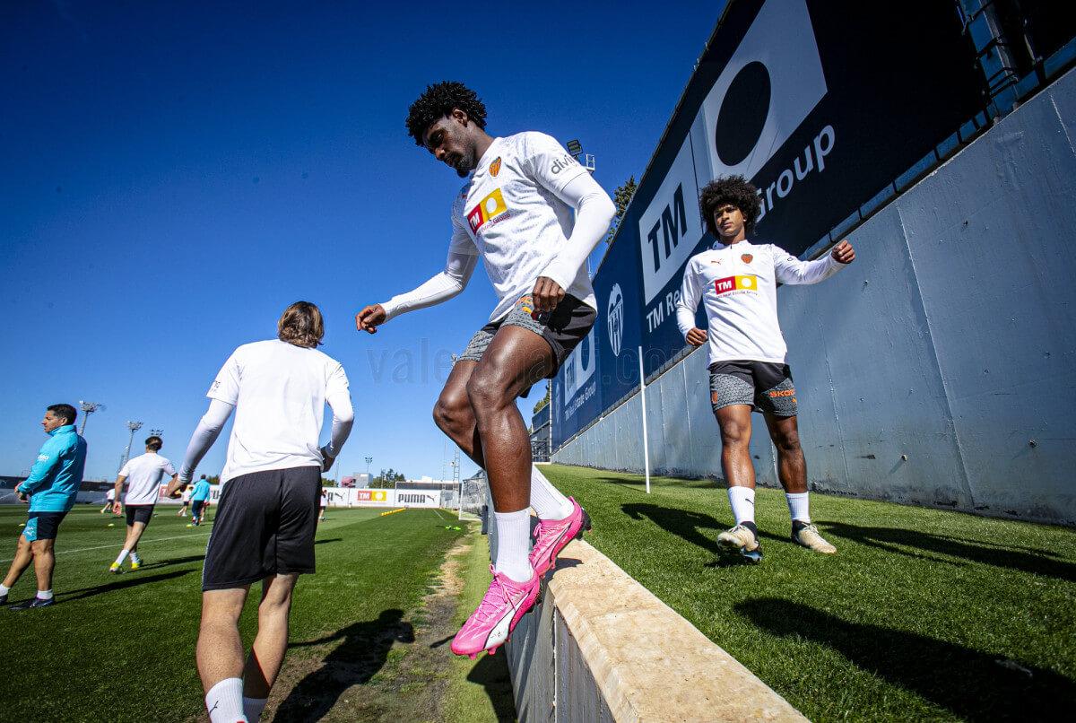 Pantalon entrenamiento valencia cf 2025