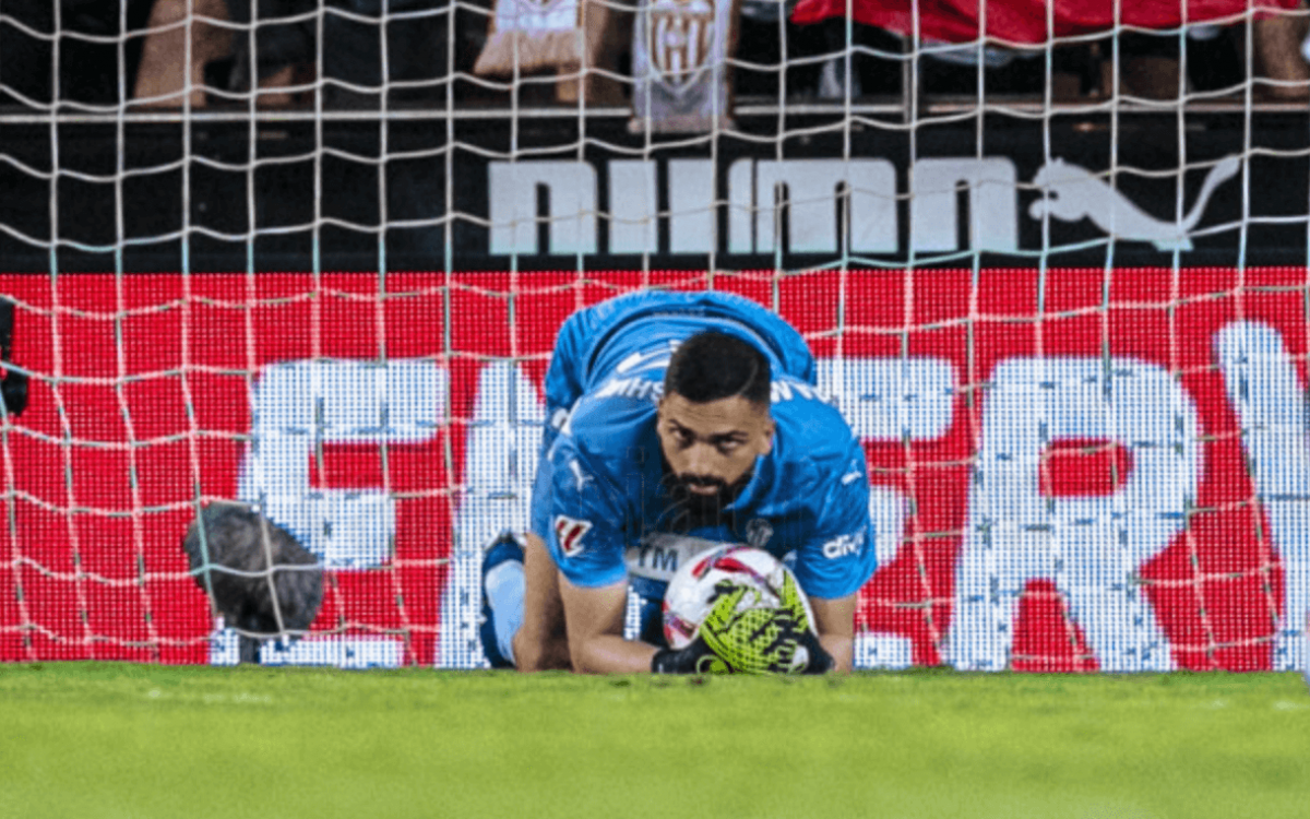 Mestalla grita Mamardashvili "quédate" en su posible despedida ojo con