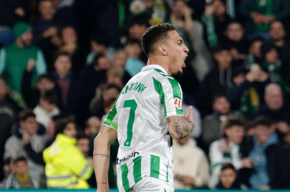 La reacciΓ³n de Antony en el gol del Betis al Athletic